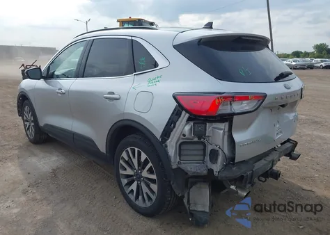 2020 Ford Escape Titanium z USA, uszkodzony, nr VIN 1FMCU9J99LUA40069